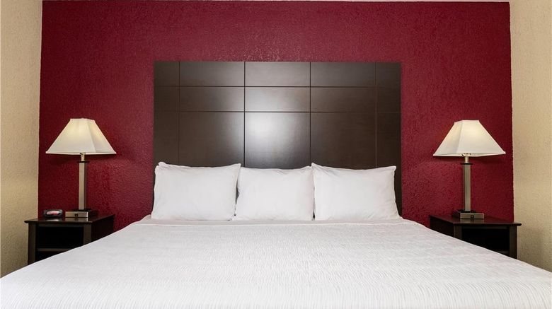 <b>Baymont Inn and Sts by Wyndham Mukwonago Room</b>. Images powered by <a href="https://iceportal.shijigroup.com/" title="IcePortal" target="_blank">IcePortal</a>.