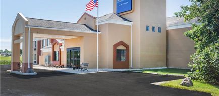 Baymont Inn and Sts by Wyndham Mukwonago Exterior