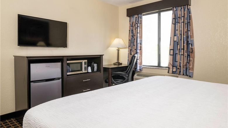 <b>Baymont Inn and Sts by Wyndham Mukwonago Room</b>. Images powered by <a href="https://iceportal.shijigroup.com/" title="IcePortal" target="_blank">IcePortal</a>.