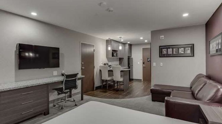 Home Inn & Suites-Saskatoon South Suite