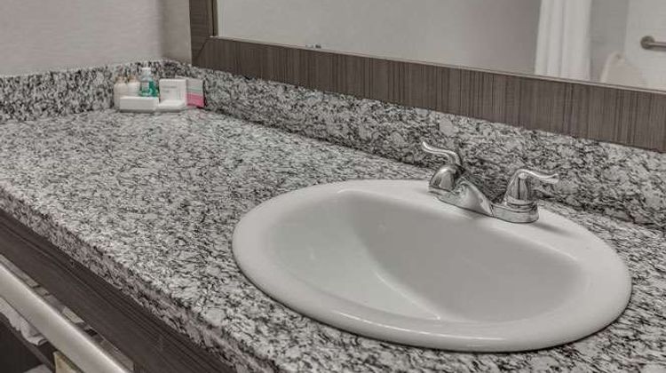 Home Inn & Suites-Saskatoon South Room