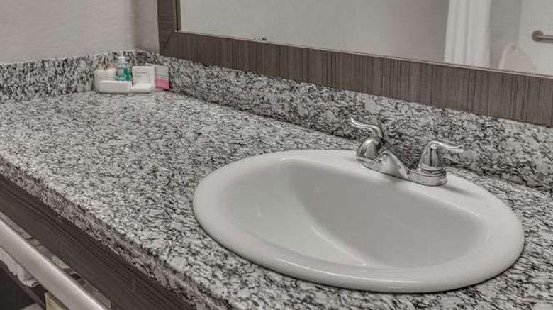 <b>Home Inn & Suites-Saskatoon South Room</b>. Images powered by <a href="https://iceportal.shijigroup.com/" title="IcePortal" target="_blank">IcePortal</a>.