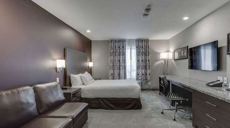 <b>Home Inn & Suites-Saskatoon South Room</b>. Images powered by <a href="https://iceportal.shijigroup.com/" title="IcePortal" target="_blank">IcePortal</a>.