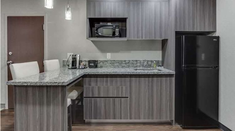 Home Inn & Suites-Saskatoon South Suite