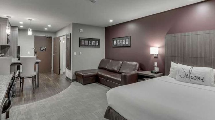 Home Inn & Suites-Saskatoon South Suite