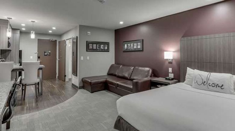 <b>Home Inn & Suites-Saskatoon South Suite</b>. Images powered by <a href="https://iceportal.shijigroup.com/" title="IcePortal" target="_blank">IcePortal</a>.