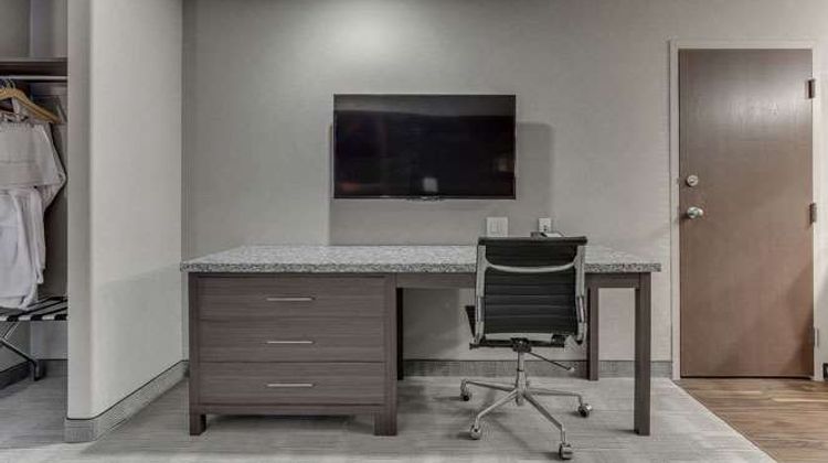 Home Inn & Suites-Saskatoon South Suite
