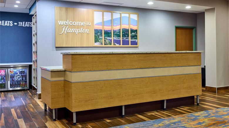 <b>Hampton Inn & Suites Grants Pass Lobby</b>. Images powered by <a href="https://iceportal.shijigroup.com/" title="IcePortal" target="_blank">IcePortal</a>.