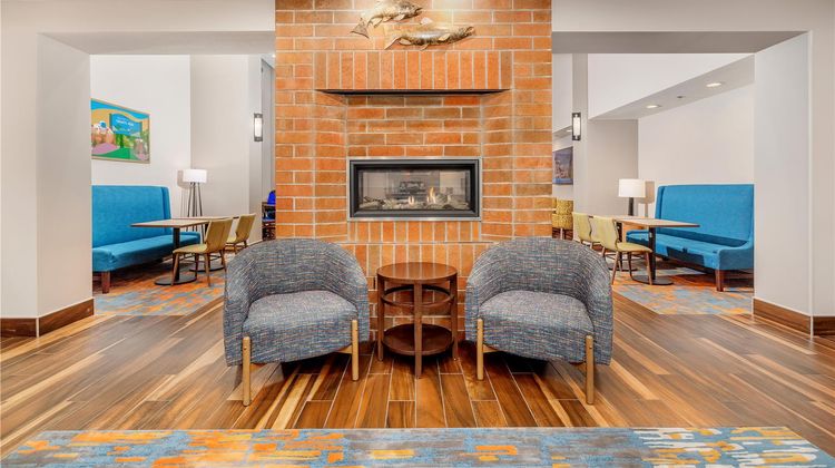 Hampton Inn & Suites Grants Pass Lobby