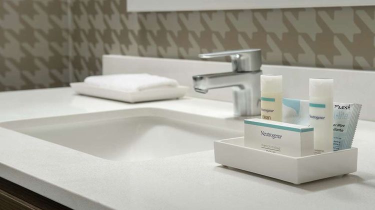 Home2 Suites by Hilton Lakeland Room