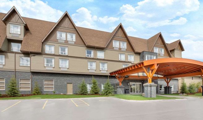 Super 8 by Wyndham Canmore Exterior