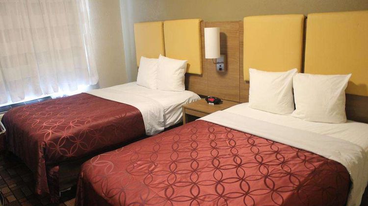 Days Inn Brooklyn Borough Park Room
