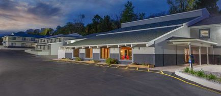 Days Inn & Suites by Wyndham Exterior