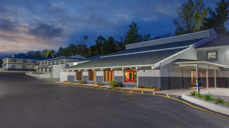 <b>Days Inn & Suites by Wyndham Exterior</b>. Images powered by <a href="https://iceportal.shijigroup.com/" title="IcePortal" target="_blank">IcePortal</a>.
