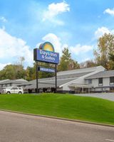 Days Inn & Suites by Wyndham