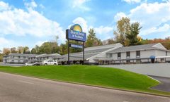 Days Inn & Suites by Wyndham