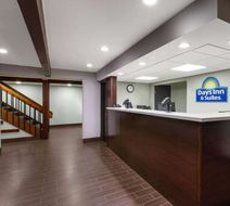 Days Inn & Suites by Wyndham Lobby