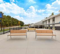 Days Inn & Suites by Wyndham Exterior