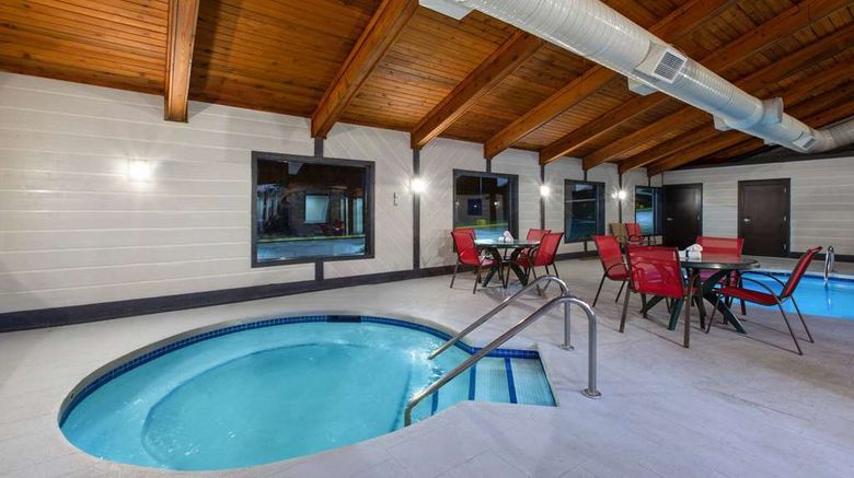 <b>Days Inn & Suites by Wyndham Pool</b>. Images powered by <a href="https://iceportal.shijigroup.com/" title="IcePortal" target="_blank">IcePortal</a>.