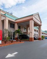 Econo Lodge Inn and Suites Clearwater Central