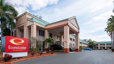 Econo Lodge Inn and Suites Clearwater Central