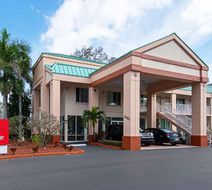 Econo Lodge Inn and Suites Clearwater Central Exterior