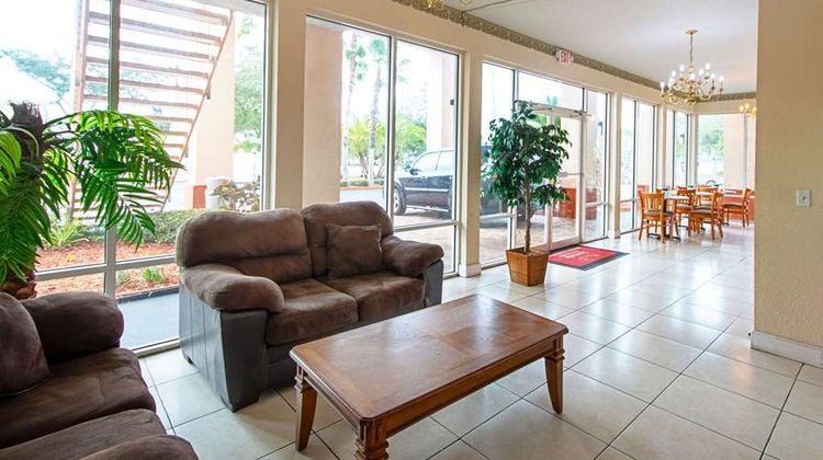Econo Lodge Inn and Suites Clearwater Central Lobby