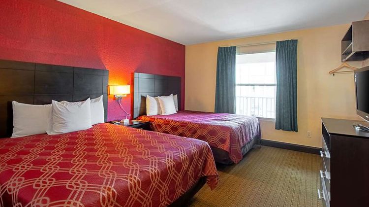 Econo Lodge Inn and Suites Clearwater Central Suite