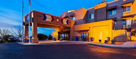 Inn at Santa Fe, SureStay Collection Exterior