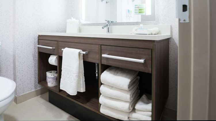 Home2 Suites by Hilton Room