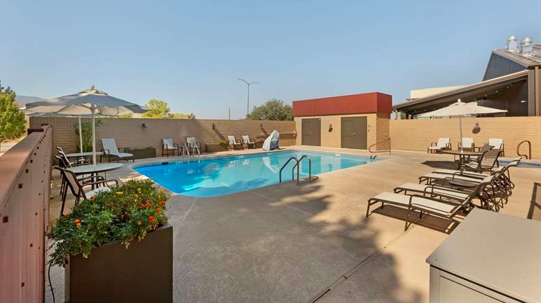<b>Best Western Plus Sun Canyon Pool</b>. Images powered by <a href="https://iceportal.shijigroup.com/" title="IcePortal" target="_blank">IcePortal</a>.
