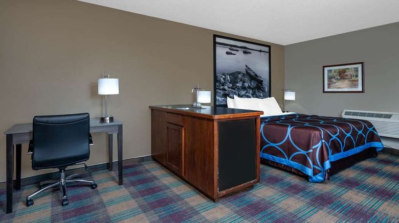 <b>Super 8 by Wyndham Glenwood Suite</b>. Images powered by <a href="https://iceportal.shijigroup.com/" title="IcePortal" target="_blank">IcePortal</a>.