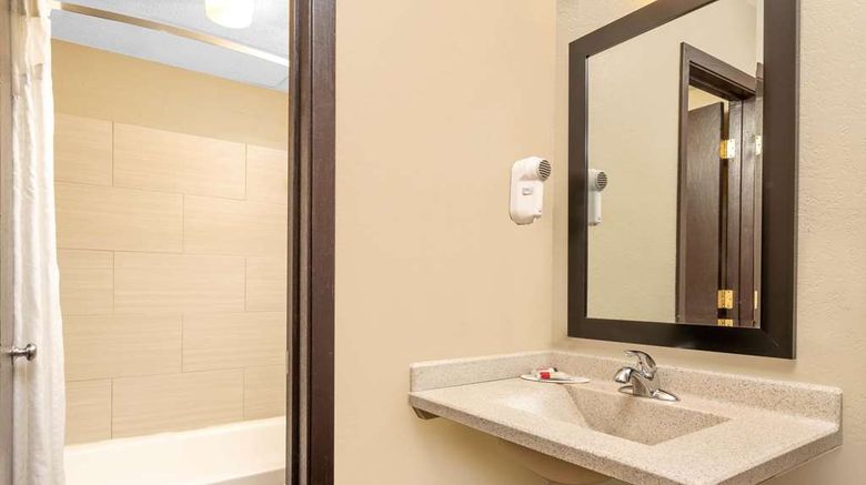 <b>Super 8 by Wyndham Glenwood Room</b>. Images powered by <a href="https://iceportal.shijigroup.com/" title="IcePortal" target="_blank">IcePortal</a>.