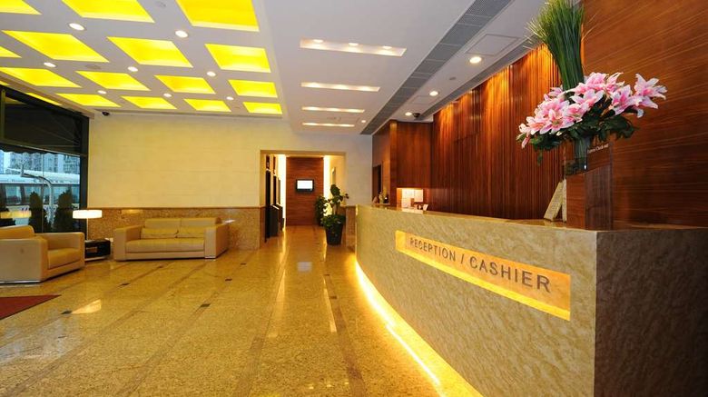 <b>Bishop Lei International House Lobby</b>. Images powered by <a href="https://iceportal.shijigroup.com/" title="IcePortal" target="_blank">IcePortal</a>.