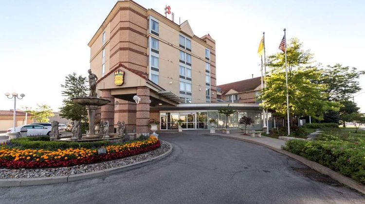 Monte Carlo Inn Airport Suites Suite