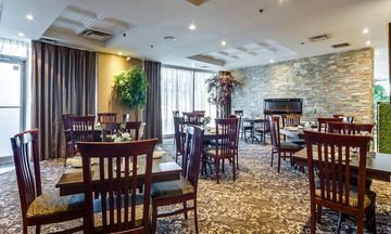 Monte Carlo Inn Airport Suites