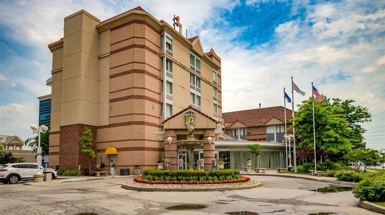 Monte Carlo Inn Airport Suites Exterior