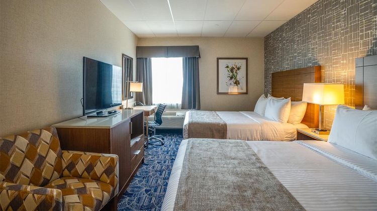 Monte Carlo Inn Airport Suites Room