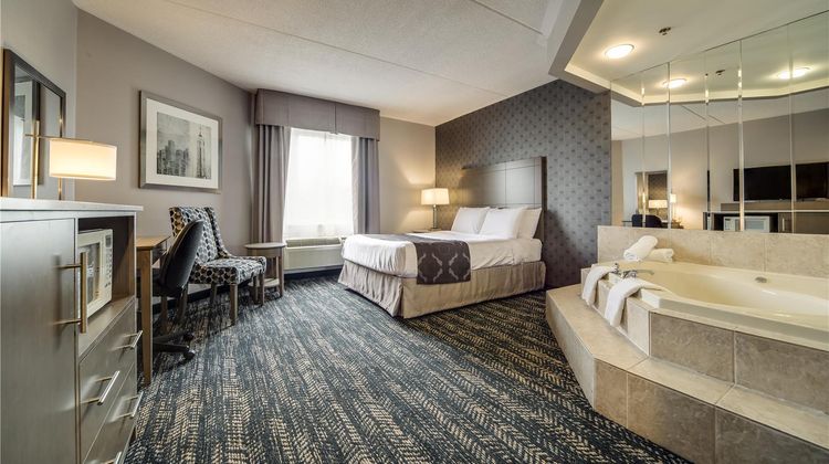 Monte Carlo Inn Brampton Suites Suite