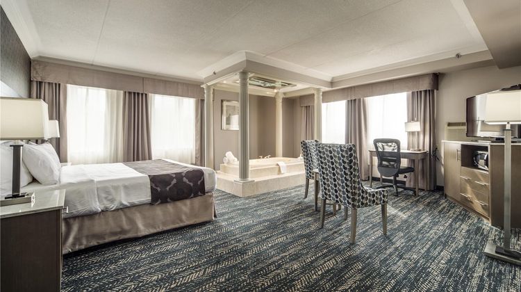 Monte Carlo Inn Brampton Suites Suite