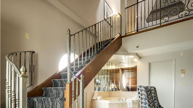 Monte Carlo Inn Brampton Suites Suite