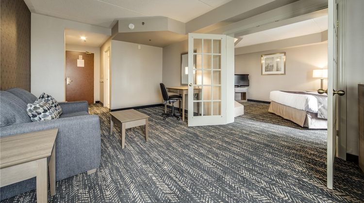 Monte Carlo Inn Brampton Suites Suite