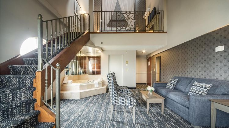 Monte Carlo Inn Brampton Suites Suite