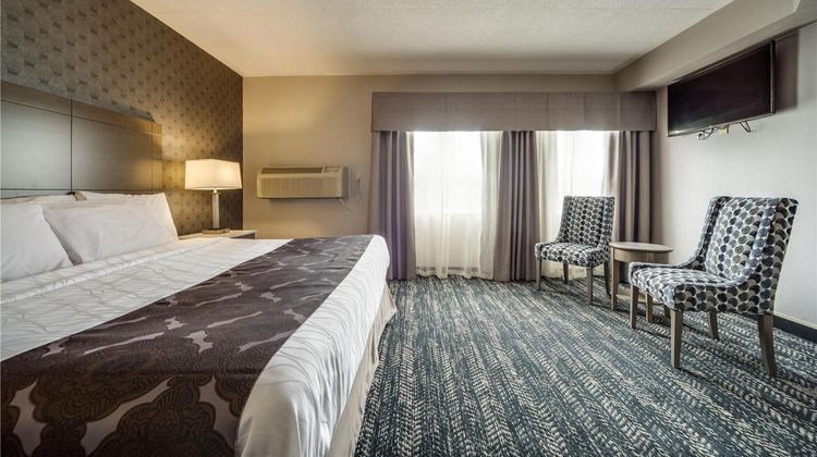 Monte Carlo Inn Brampton Suites Room