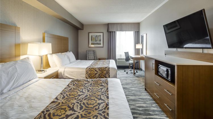 Monte Carlo Inn Brampton Suites Room