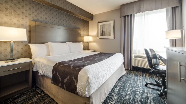 Monte Carlo Inn Brampton Suites Room