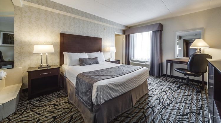 Monte Carlo Inn Oakville Suites Suite