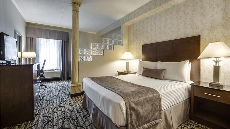 Monte Carlo Inn Oakville Suites Suite