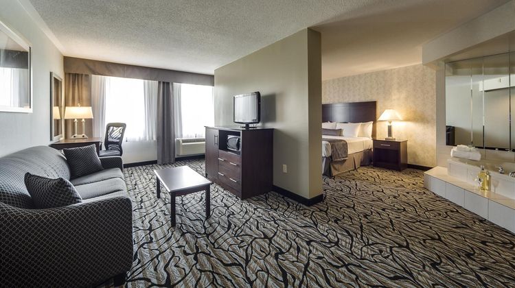 Monte Carlo Inn Oakville Suites Suite