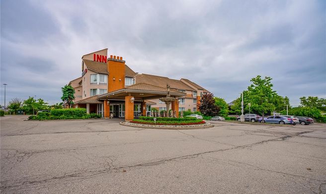 Monte Carlo Inn Oakville Suites Exterior